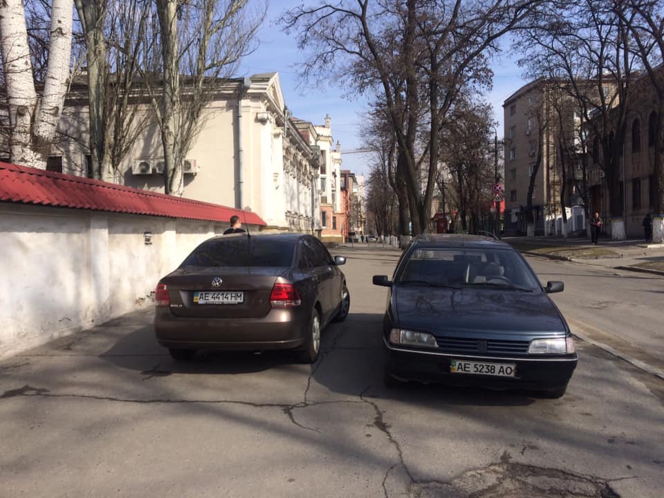 В центре Днепра "прикрыли" еще одну незаконную парковку. Новости Днепра