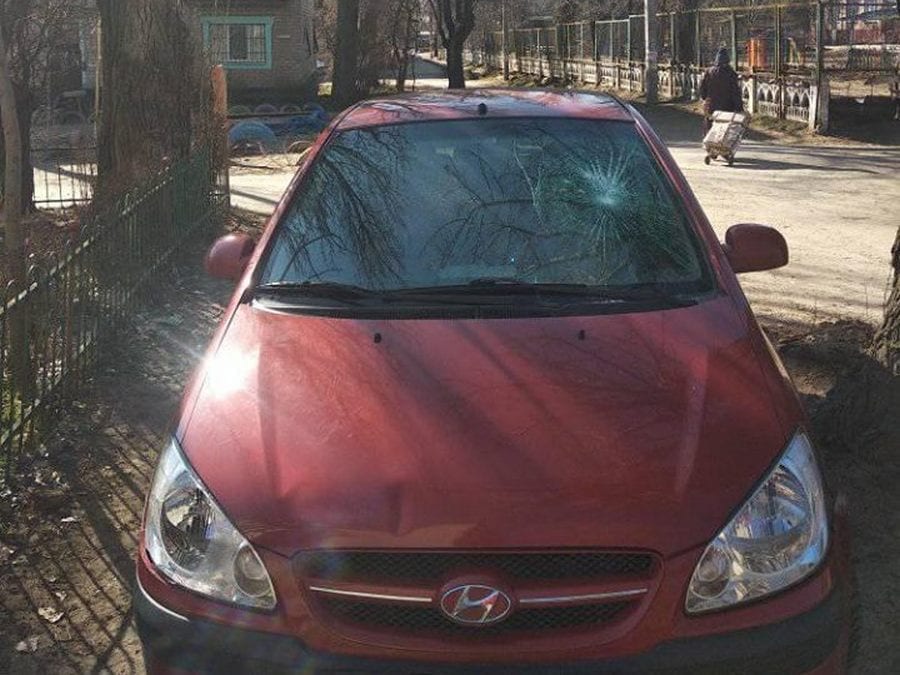 Душевнобольной вандал вернулся и снова бьет стёкла автомобилей в Днепре. Новости Днепра