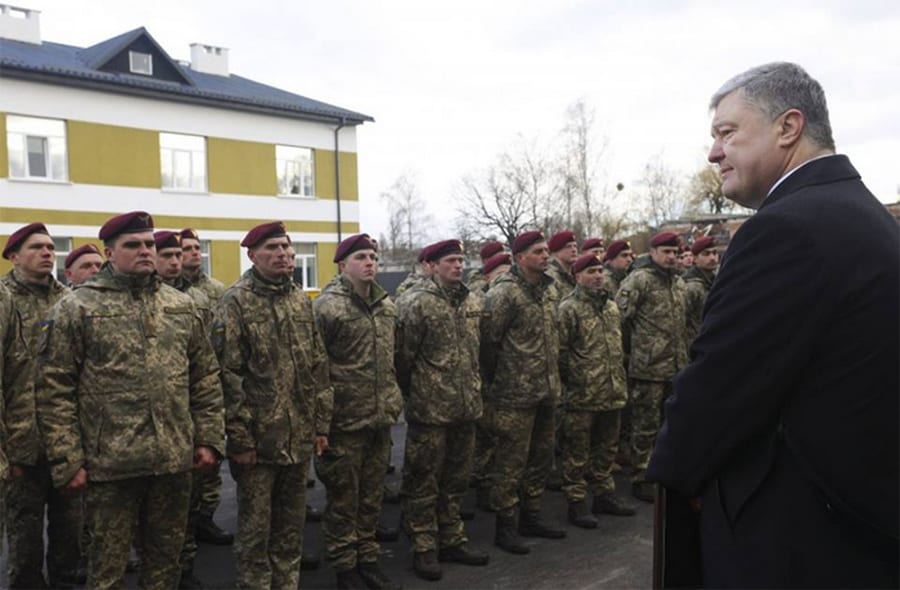 Порошенко поручил Днепровскому КБ "Южное" увеличить радиус действия боевых ракет. Новости Днепра