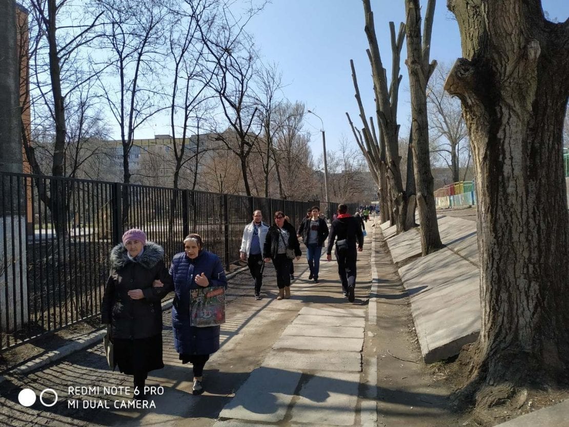 В Днепре, не смотря на обеденный перерыв, поток избирателей увеличивается. Новости Днепра