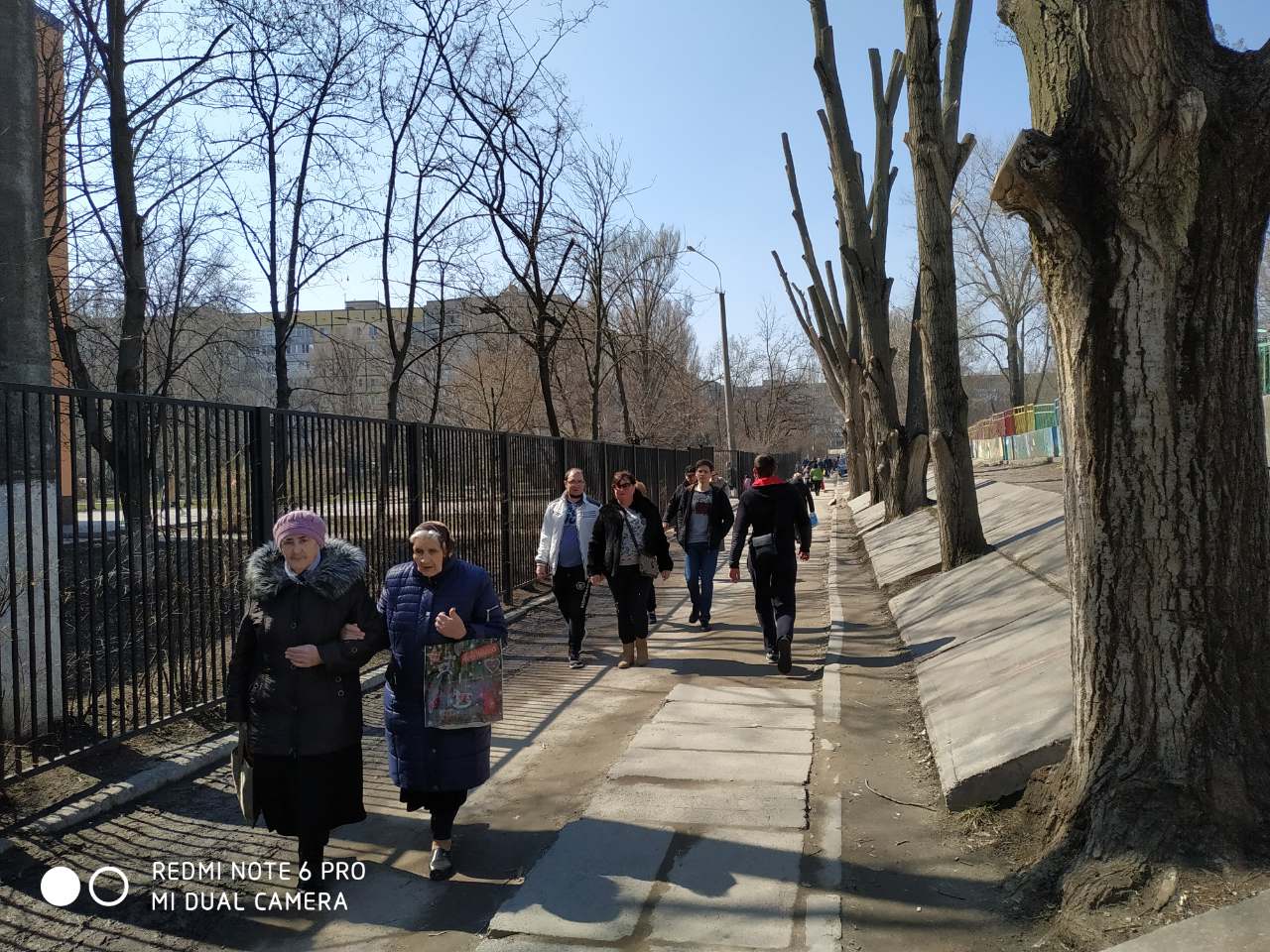 В Днепре, не смотря на обеденный перерыв, поток избирателей увеличивается. Новости Днепра