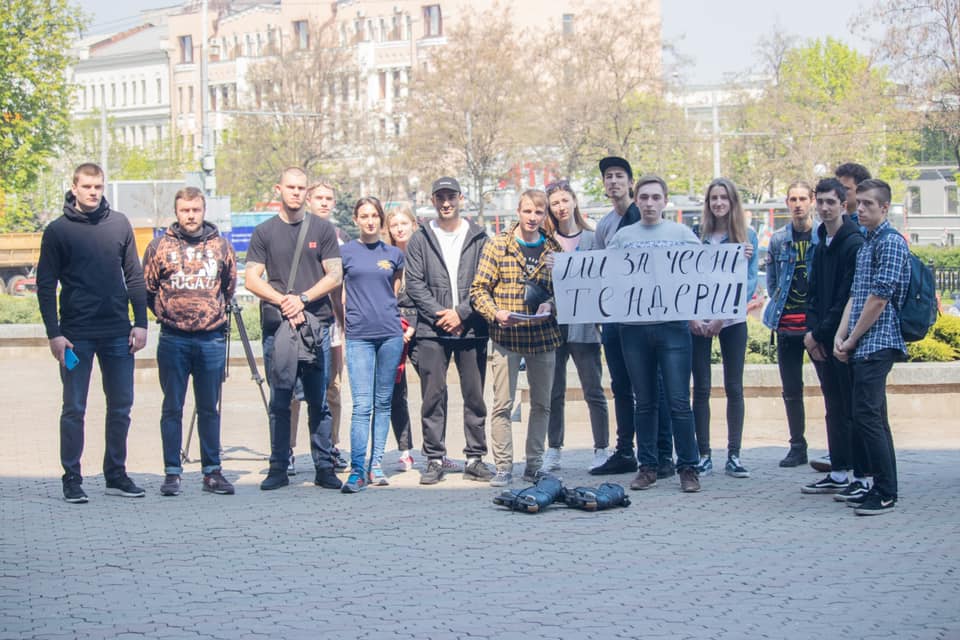 Борис Филатов о пикетах под горсоветом, - "Не бойтесь, если к вам вдруг случайно выскочит мэр". Новости Днепра