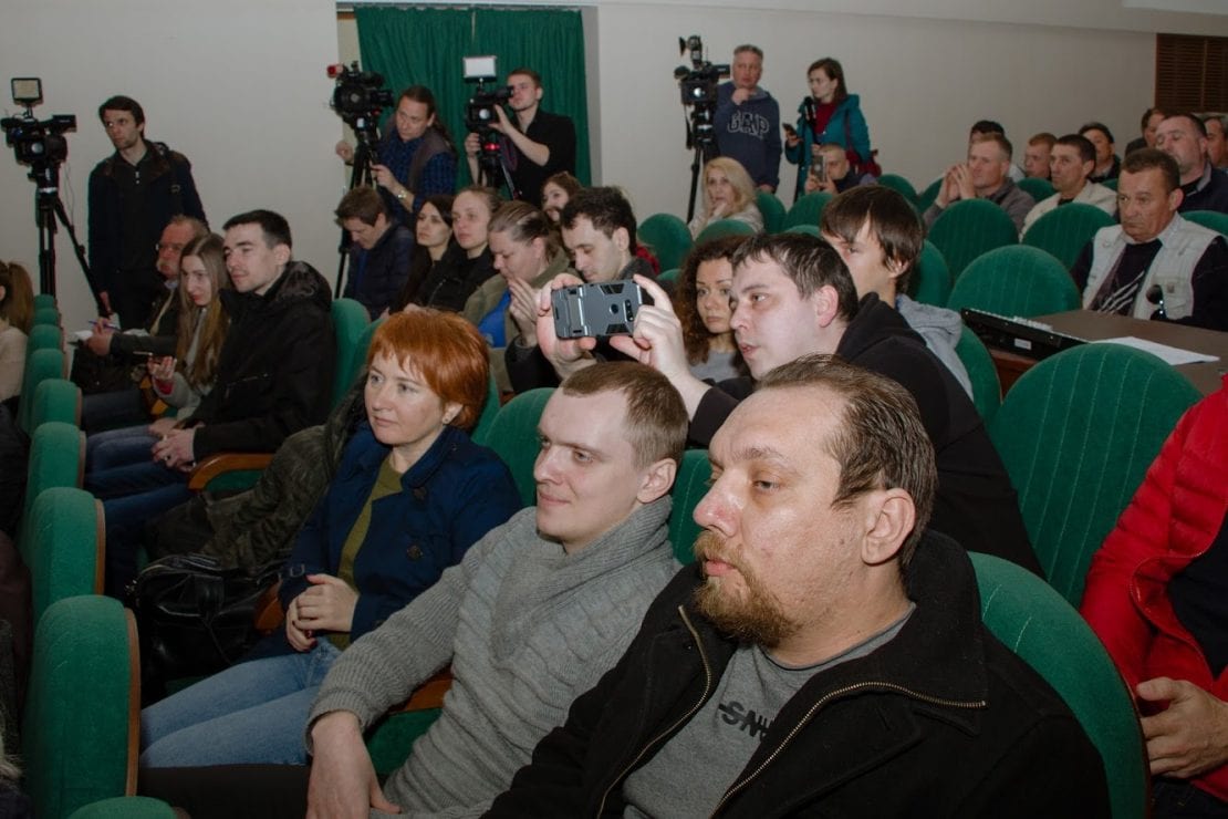 У Дніпрі провели громадські слухання щодо можливого збільшення вартості проїзду в маршрутках. Новости Днепра