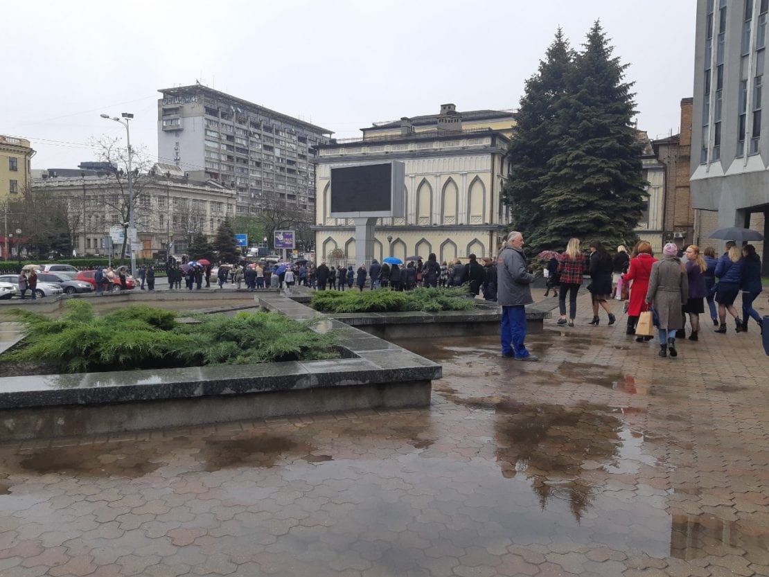 В Днепре "заминировали" горсовет: репортаж с места событий. Новости Днепра