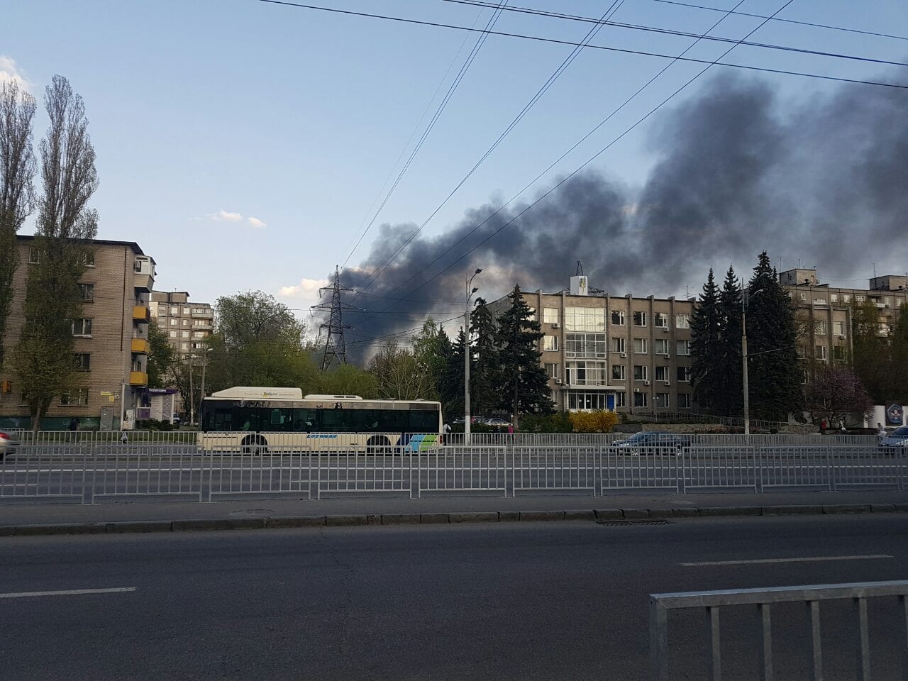 Черный столб дыма на Днепром: пожар виден за несколько километров (Фото, Видео). Новости Днепра