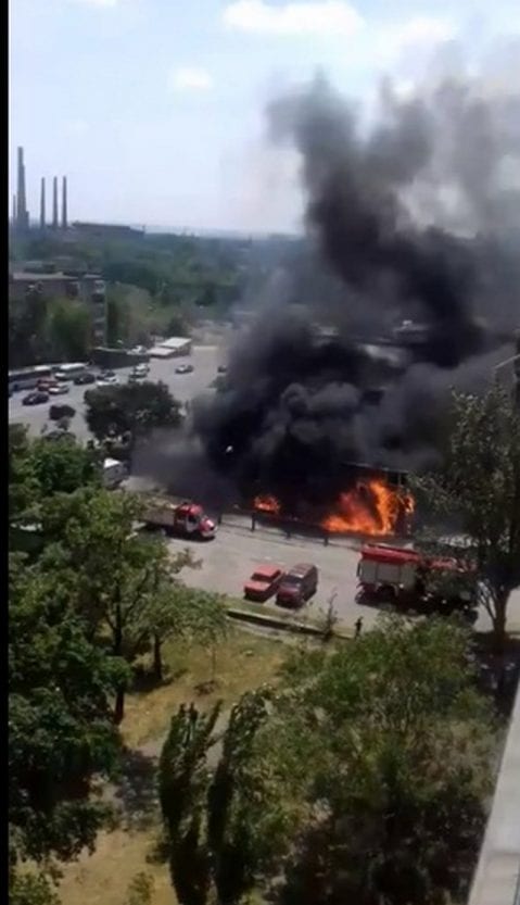 Черный дым виден на многие километры: в Днепре горит автосалон (Фото). Новости Днепра