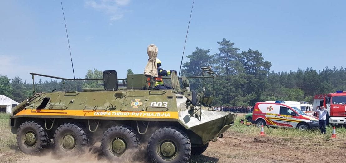 Стена огня и дыма, самолеты, спасатели и скорые: что происходит на военном полигоне под Днепром (Фото). Новости Днепра