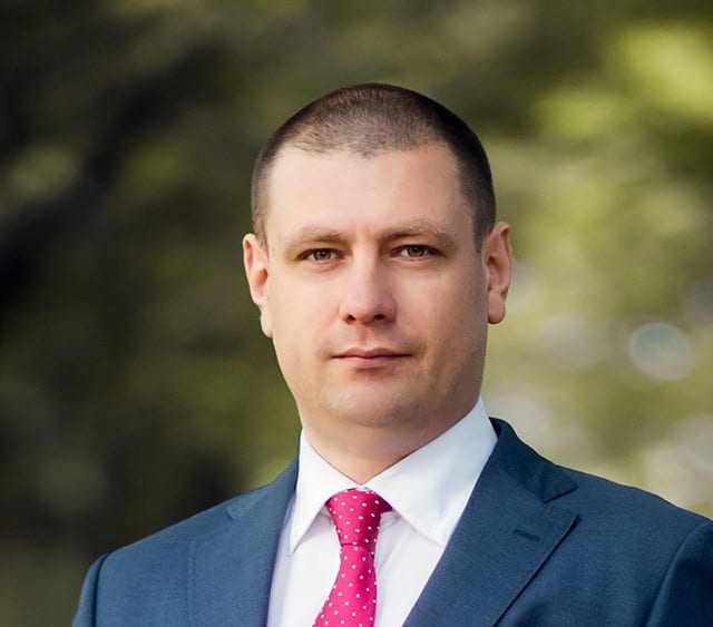 Муж известной украинской певицы стал первым кандидатом в нардепы на внеочередных выборах. Новости Днепра
