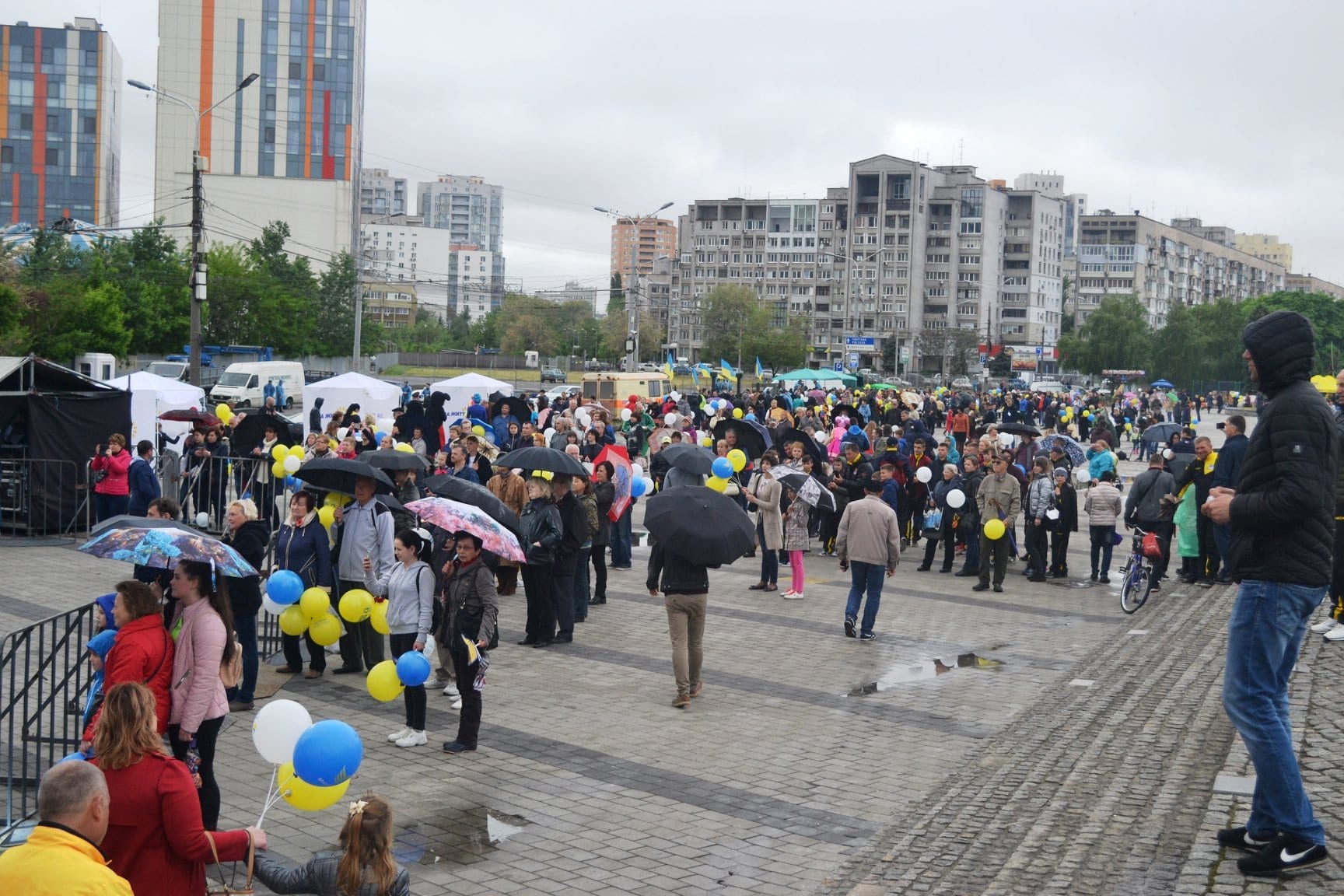 В Днепре на Фестивальном причале проходит массовый и яркий праздник «Дякуємо за Життя», посвященный Дню Победы (Фото). Новости Днепра