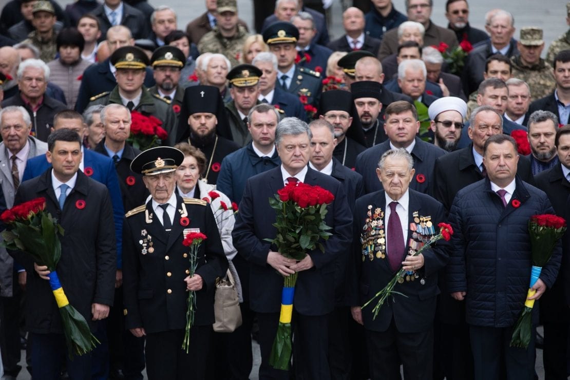 Мы ничего не забыли: Петр Порошенко отметил День Победы вместе с народом. Новости Днепра