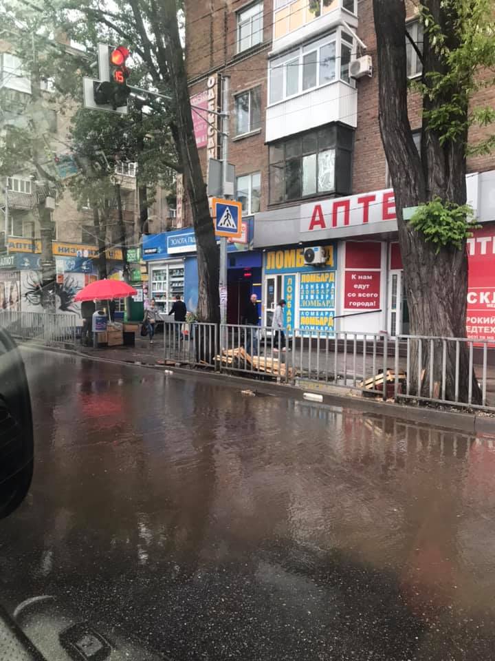 На Днепр обрушился ливень: затопило огромный супермаркет (Фото). Новости Днепра
