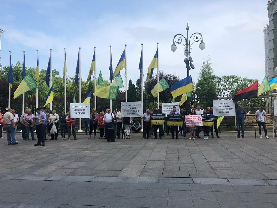 Под Администрацией Президента митинговали днепропетровские фермеры (Фото). Новости Днепра