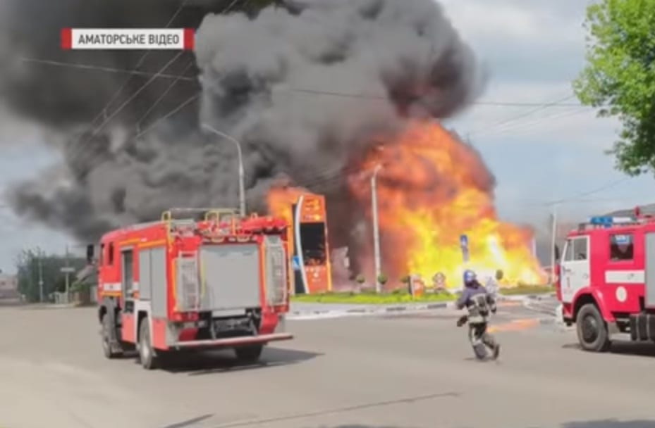 Черный дым накрыл весь город: в Житомире горит газовая заправка (Видео). Новости Днепра