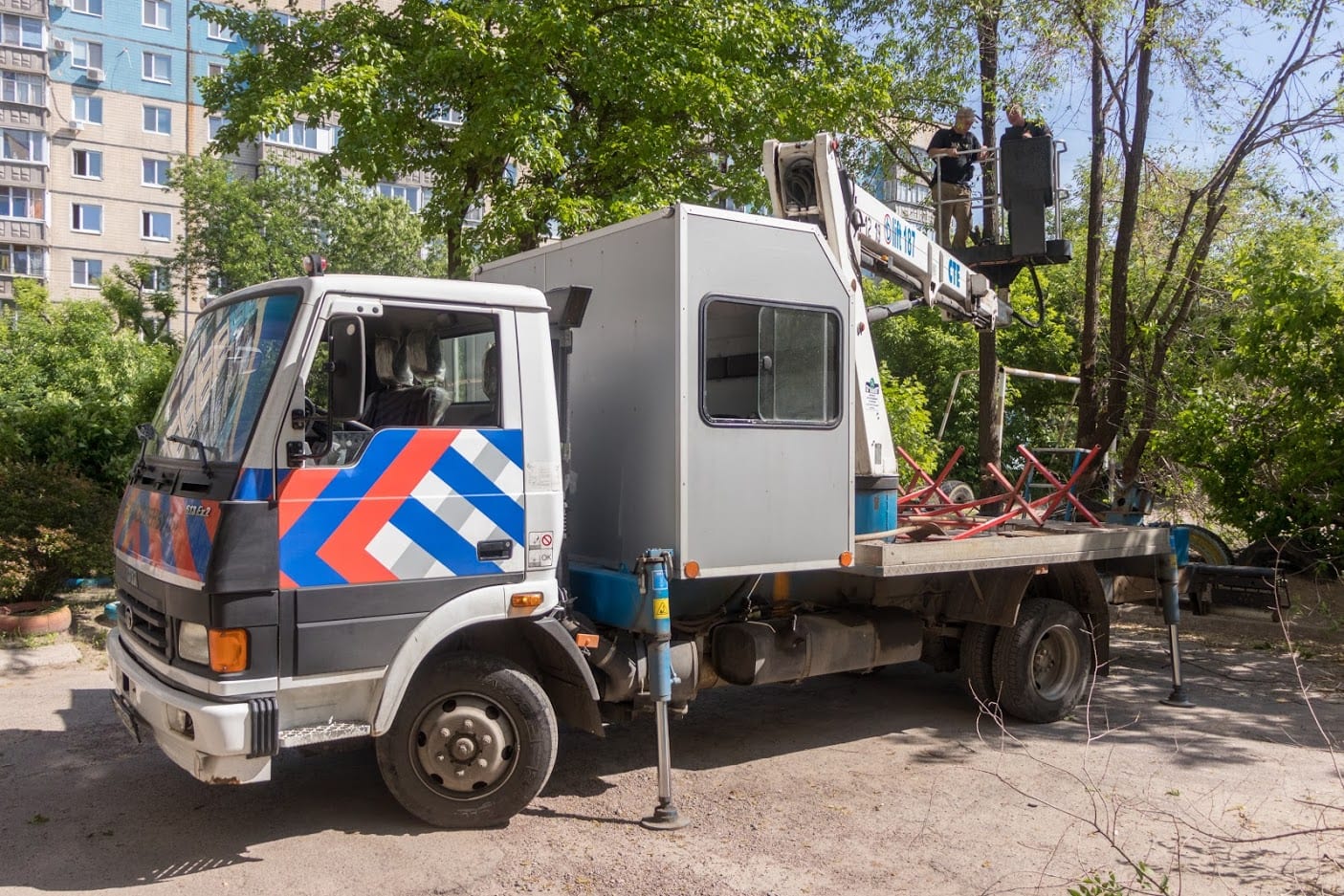 Простір чистоти: у Дніпрі мешканці багатоповерхівок об’єднують зусилля, щоб навести лад у своїх подвір’ях. Новости Днепра