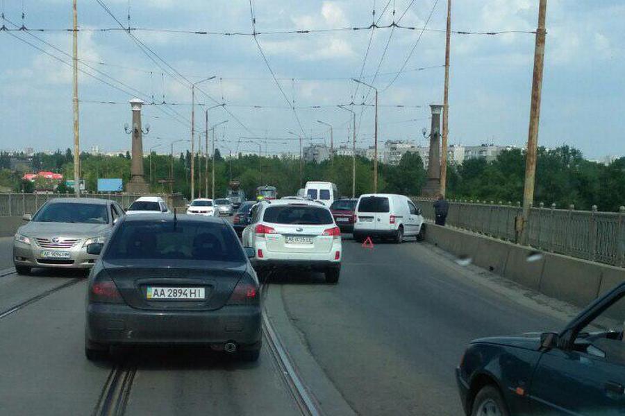 ДТП на Старом мосту Днепра: движение затруднено. Новости Днепра