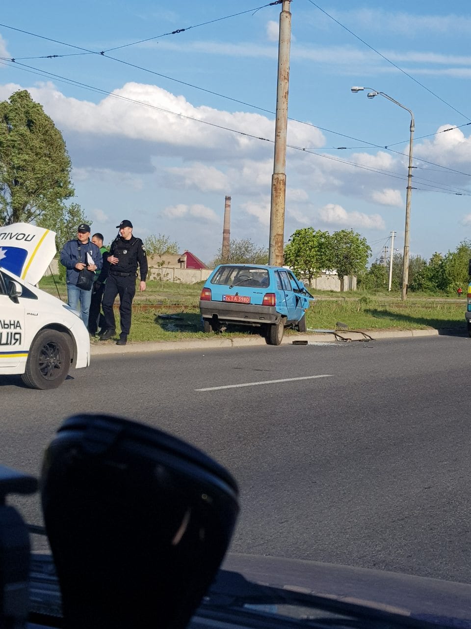 ДТП на Кайдакском мосту в Днепре: машина влетела в столб (Фото). Новости Днепра