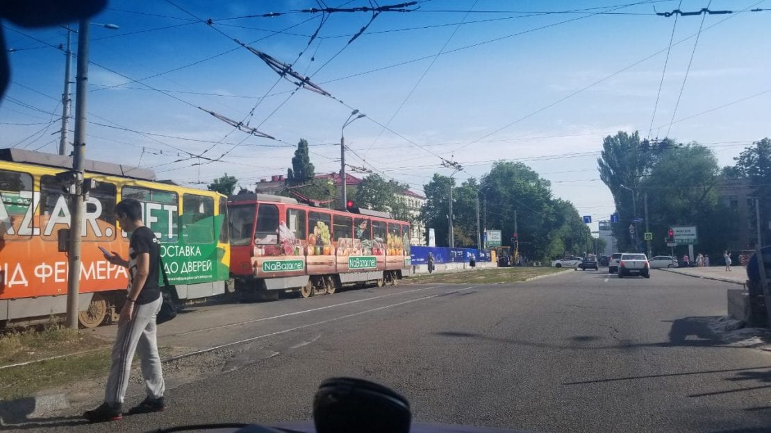 Проспект Яворницкого в Днепре перекрыт: остановились трамваи и троллейбусы (Фото). Новости Днепра