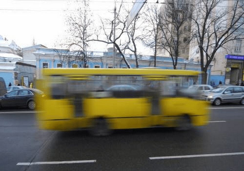 Бритоголовый водитель явно перепутал маршрутку с гоночным болидом: днепрянка возмущена маршрутом №146 А. Новости Днепра