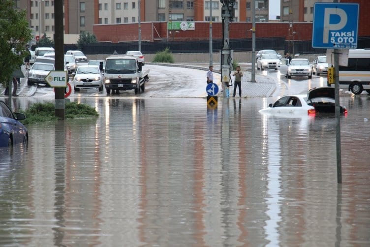 В Турции страшный потоп уносит жизни: водой залито все (Фото, видео). Новости Днепра