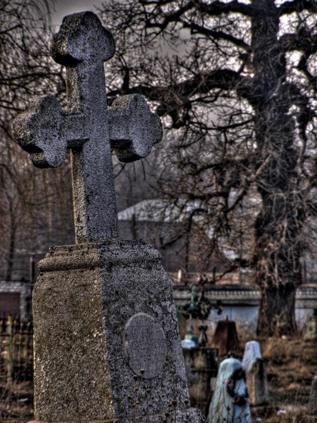 В сети появились мистические фото старинных кладбищ Днепра. Новости Днепра