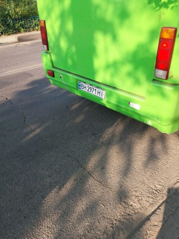 В Днепре у маршрутки, забитой пассажирами, на ходу лопнуло два колеса (Фото). Новости Днепра