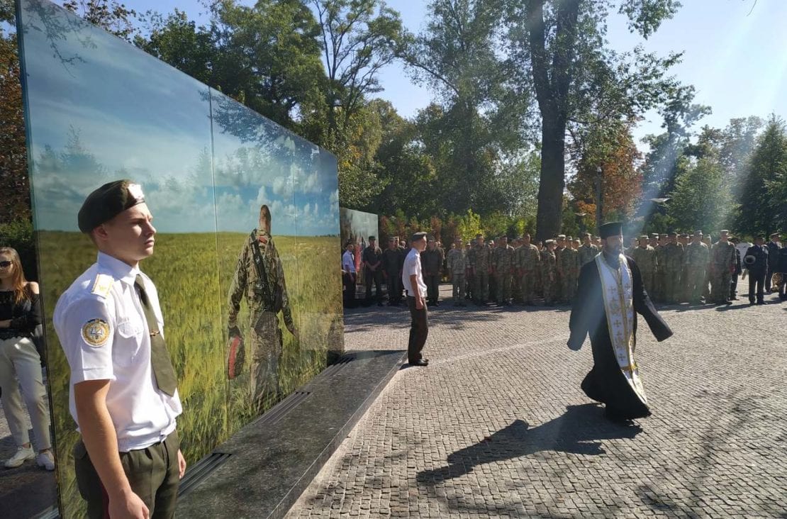 Слезы, горе и вечная боль: тысяча людей в центре Днепра пришли на митинг памяти (Фото). Новости Днепра