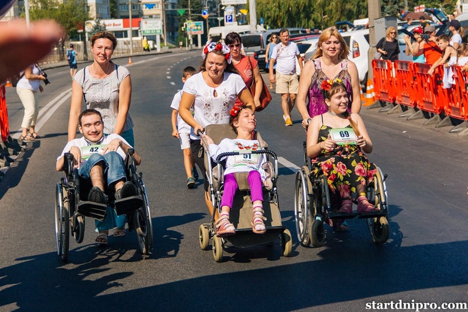 В уникальном забеге в Днепре участвовал слепой спортсмен. Новости Днепра