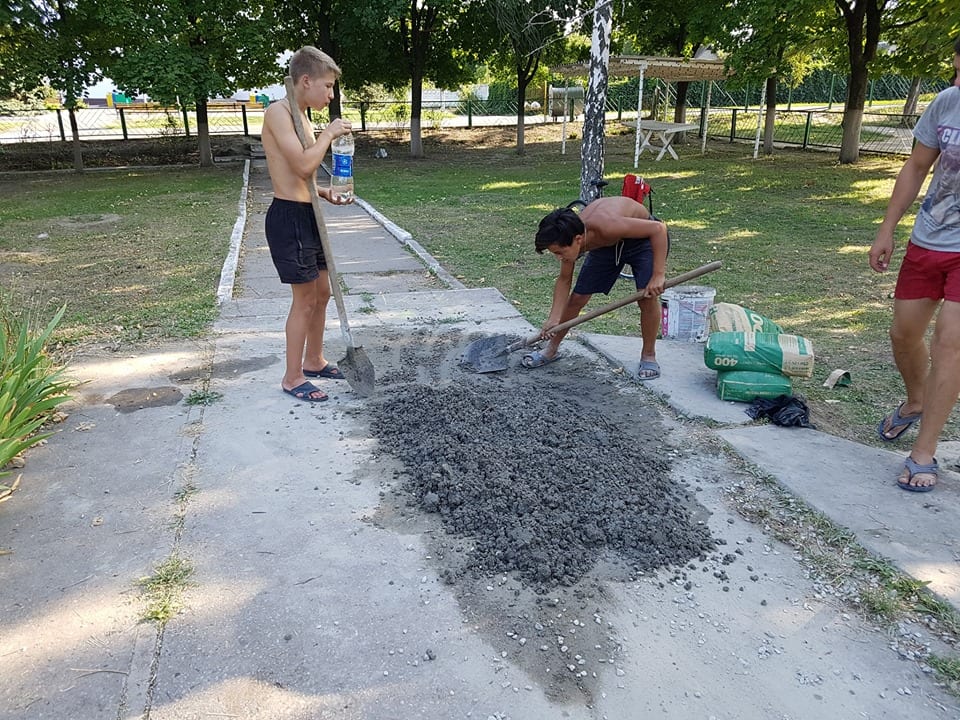 Под Днепром дети своим поступком восхитили весь поселок (Фото). Новости Днепра
