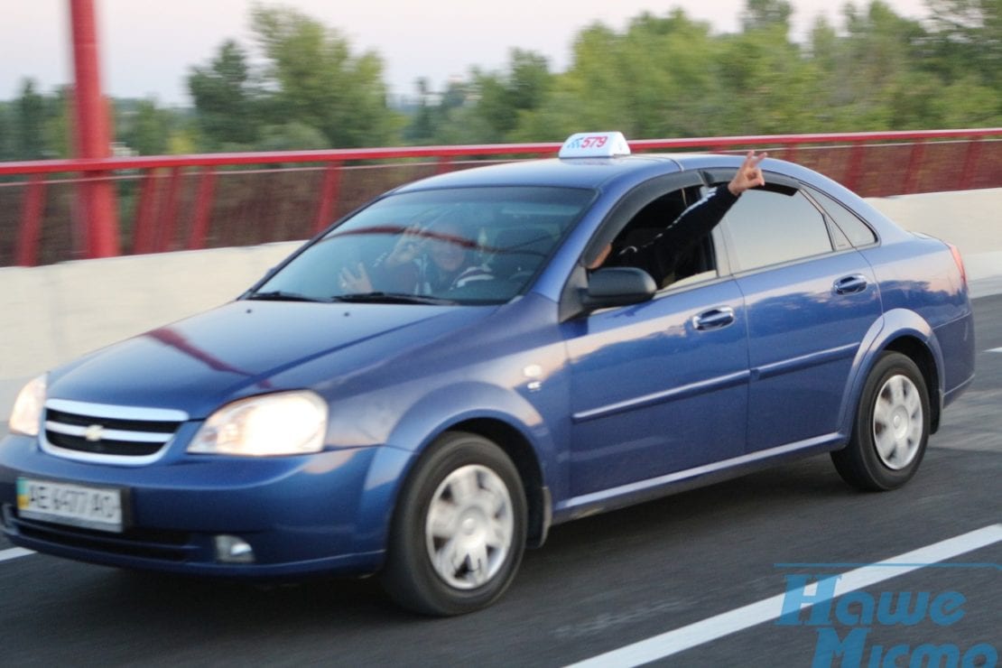 В Днепре через Новый мост поехали первые автомобили (Фото). Новости Днепра