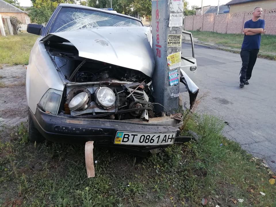 В Днепре случилось страшное ДТП: легковушка всмятку (Фото). Новости Днепра