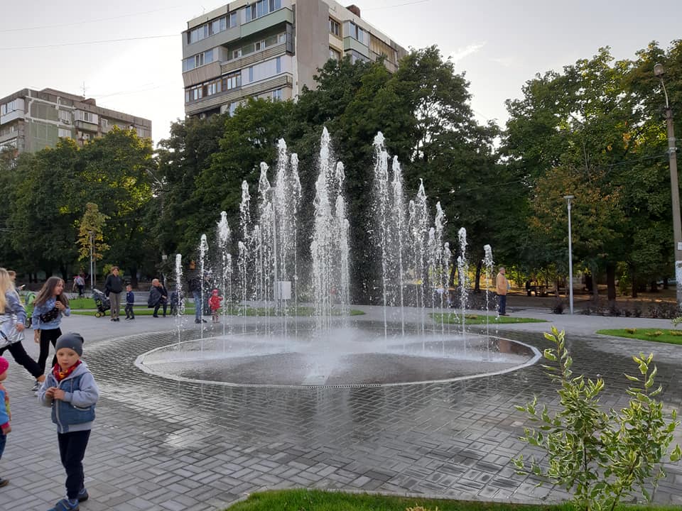 В Днепре на ж/м Западный открыли чудо-сквер: одновременно и радостно, и страшно (Фото). Новости Днепра