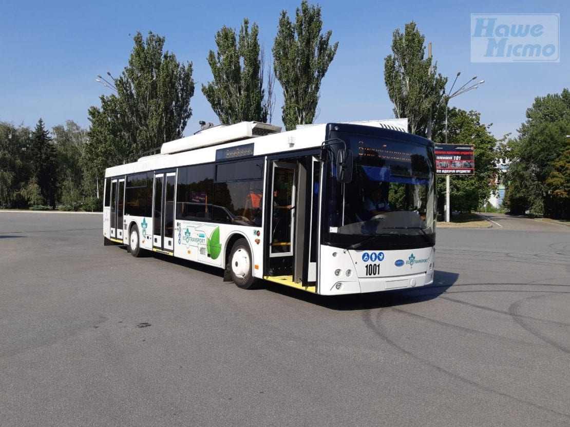 В аэропорт Днепра пустили троллейбусы: Зеленский поедет с ветерком (Фото). Новости Днепра