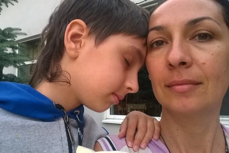Двойная боль и горе: в Никополе мать и сын страдают от ужасных болезней. Новости Днепра