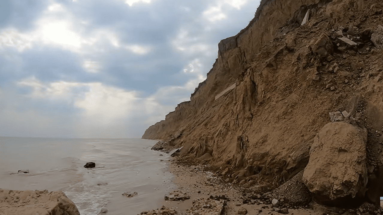 Отдых на Азовском море небезопасен для жизни: в сеть попало шокирующее видео. Новости Днепра