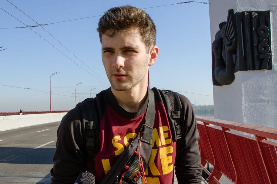 «Я не захотела ехать в маршрутке. Сегодня прекрасная погода, поэтому решила пройтись через новенький мост. Раньше было страшно ходить, ведь все было старым и полуразвалившимся. А сейчас все усовершенствовали, поэтому изменения, как по мне, потрясающие»
