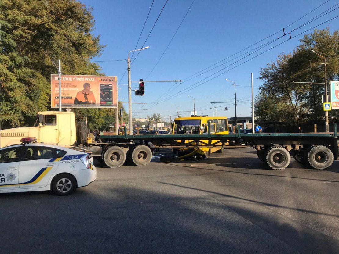 Новое масштабное ДТП с маршруткой произошло в Днепре: 11 пассажиров в больнице. Новости Днепра