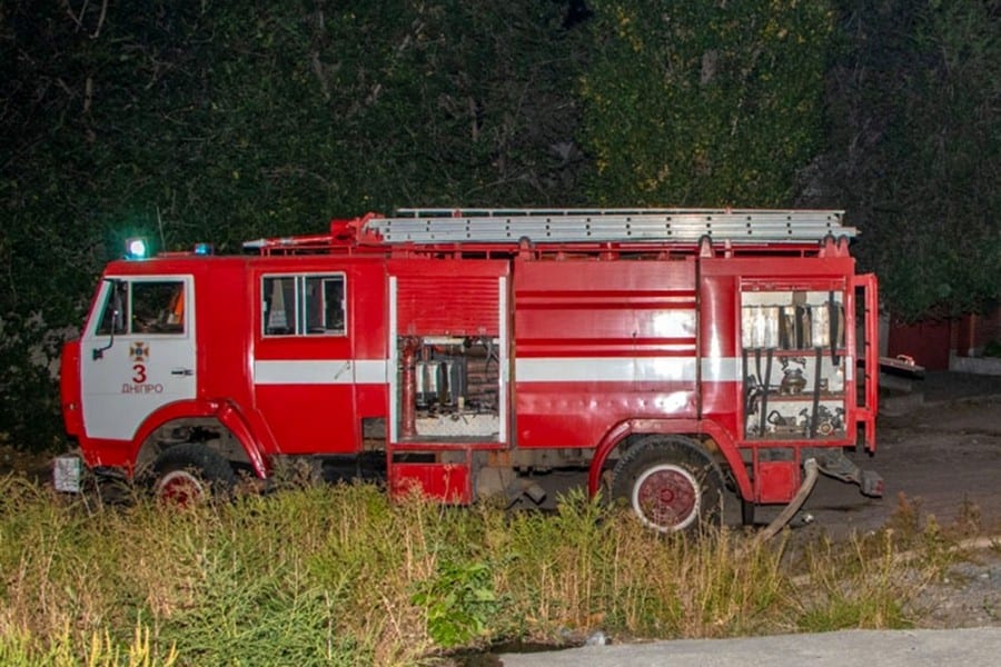 В Днепре ночью массово горели автомобили