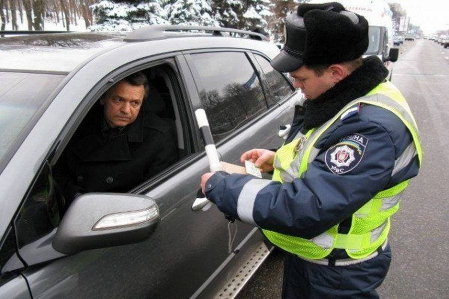 Когда патрульные могут требовать права у водителя. Новости Днепра