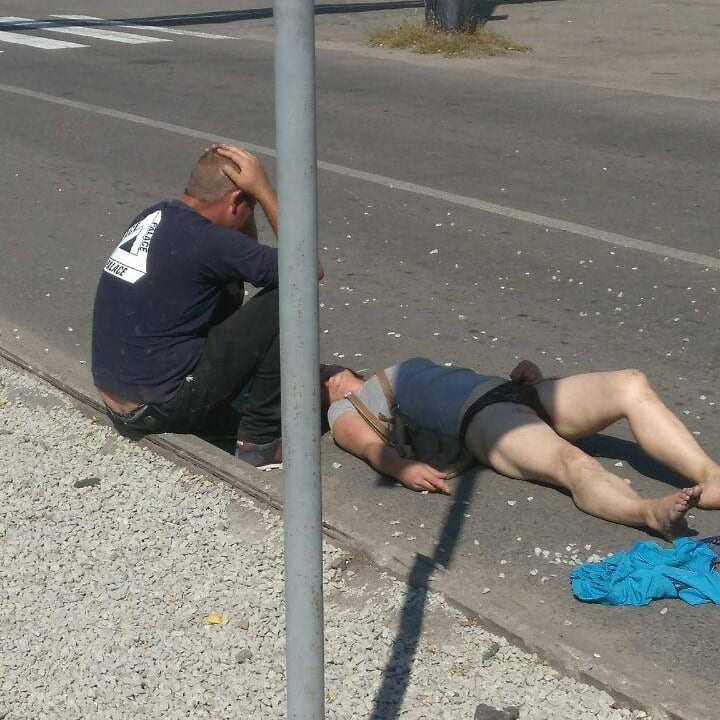 Под Днепром полуголая женщина бросалась под машины (Фото). Новости Днепра