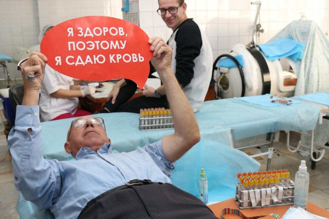 В Днепре сотни доноров с раннего утра сдают кровь в больнице Мечникова (Фото). Новости Днепра