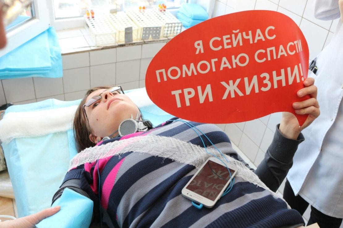 В Днепре сотни доноров с раннего утра сдают кровь в больнице Мечникова (Фото). Новости Днепра