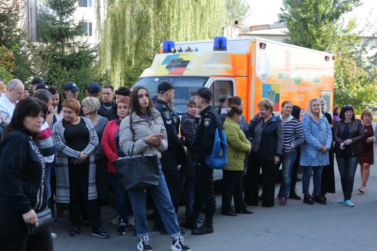 В Днепре сотни доноров с раннего утра сдают кровь в больнице Мечникова (Фото). Новости Днепра