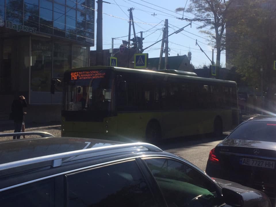 В Днепре на центральный маршрут вышли автобусы первого класса. Новости Днепра