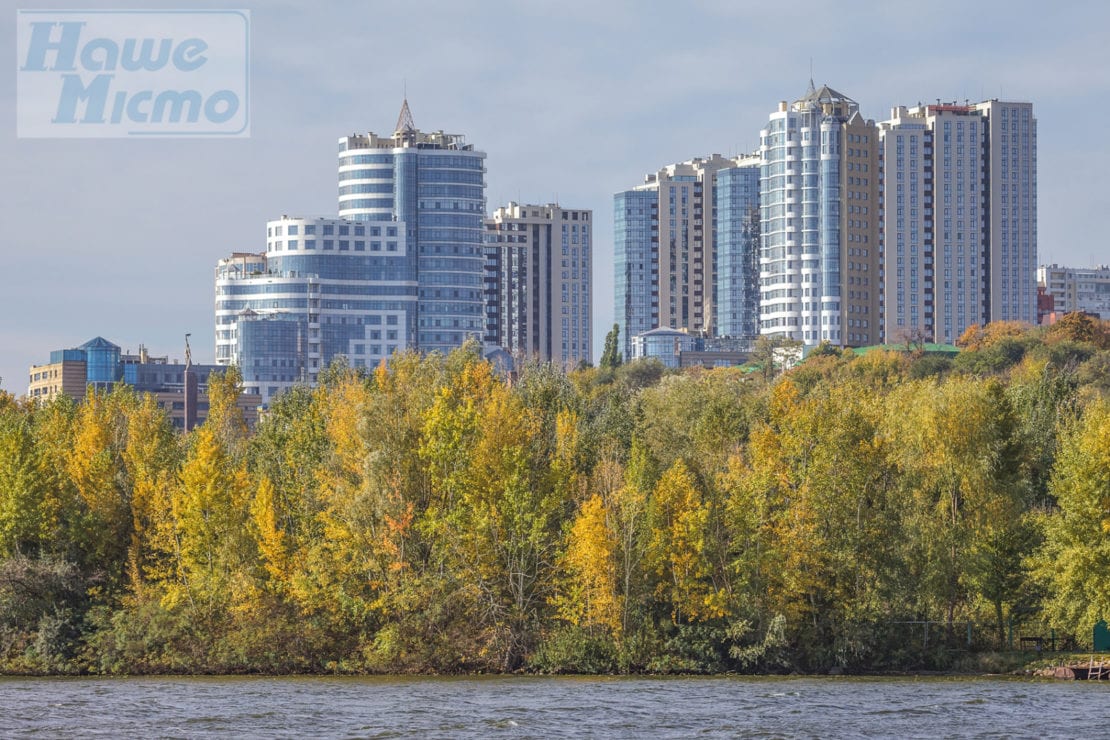 В Днепре Монастырский остров утопает в золоте и горит багрянцем (Фото). Новости Днепра