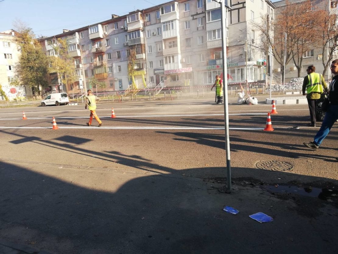 В Днепре светится тротуар: в чем причина. Новости Днепра