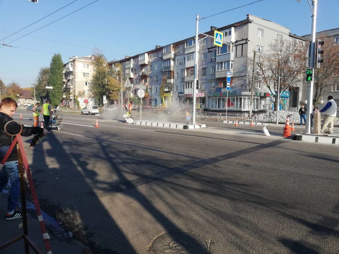 В Днепре светится тротуар: в чем причина. Новости Днепра