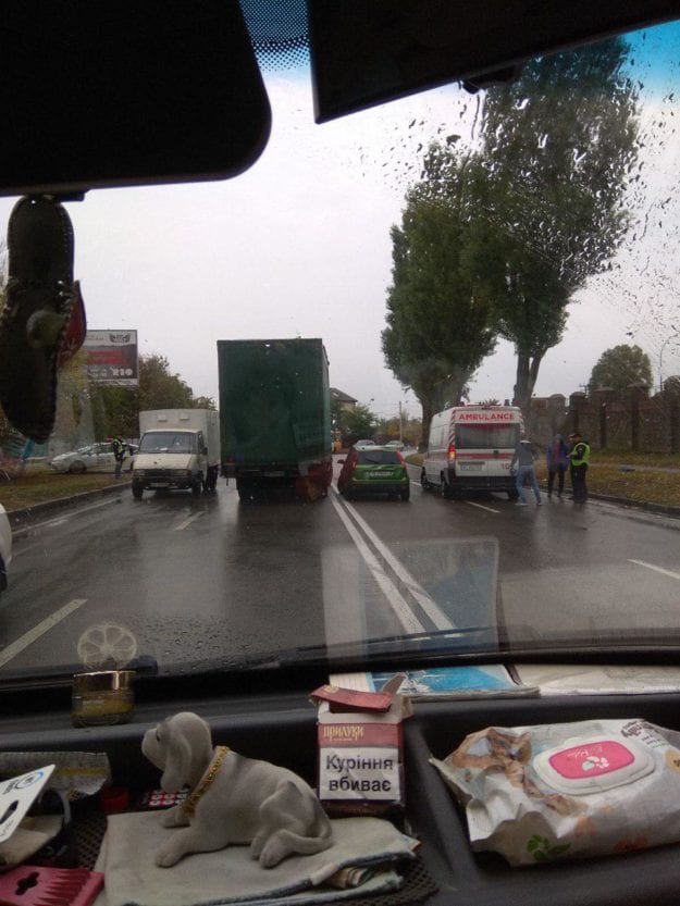 В Днепре на Криворожской серьезное ДТП: движение затруднено в обе стороны (Видео). Новости Днепра