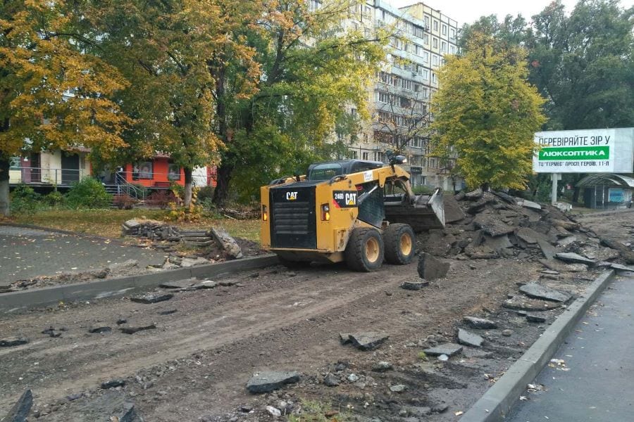 В Днепре на Победе "режут" тротуары: подробности (Фото). Новости Днепра