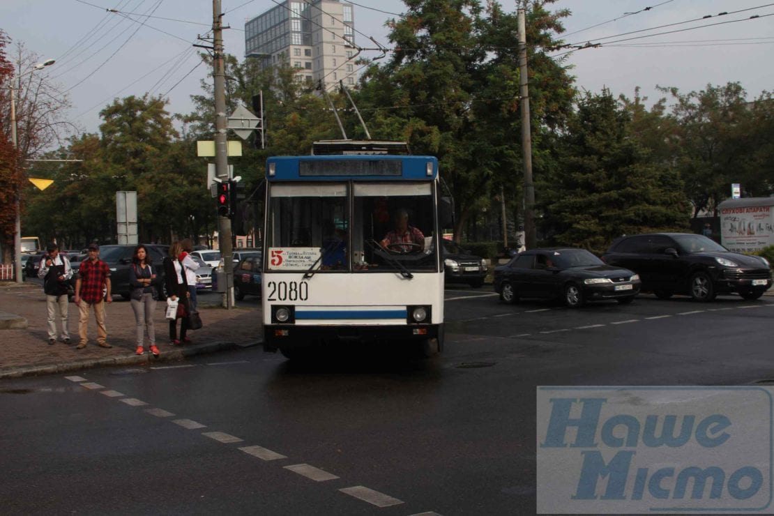 В Днепре с сегодняшнего дня временно не действуют льготы на проезд для школьников. Новости Днепра