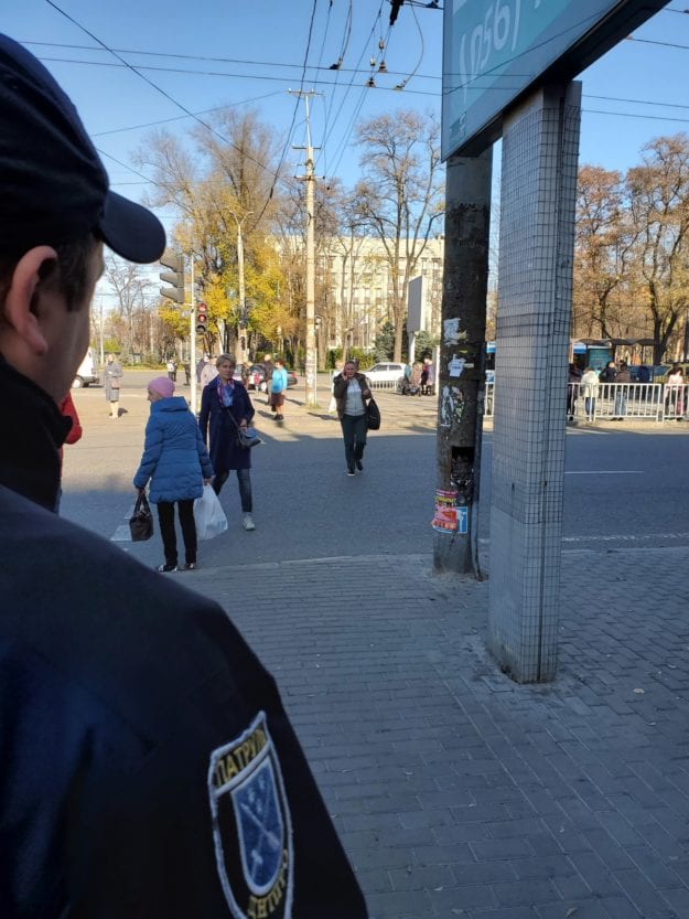 В центре Днепра полиция останавливала пешеходов. Новости Днепра